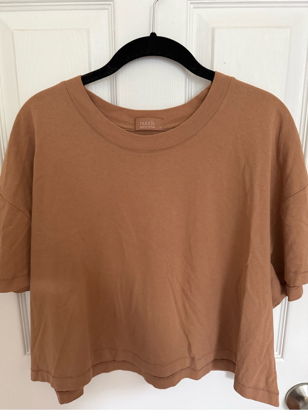 nuuds Short Sleeve Cropped Tee in Brown